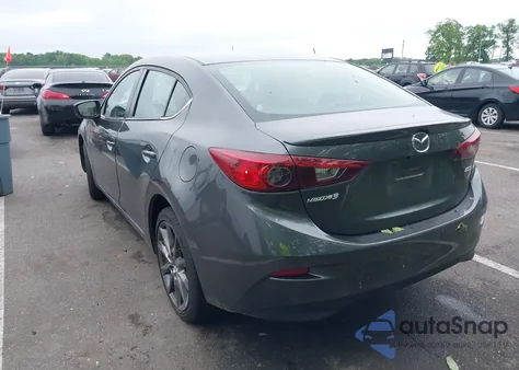 2018 Mazda Mazda3 Touring из США, поврежденный, VIN 3MZBN1V31JM268280